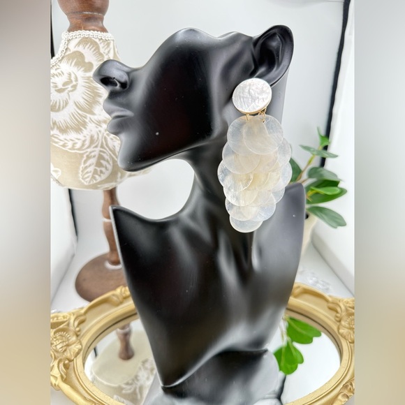 Statement Shell Disc Dangle Earrings – Lightweight & Elegant - Picture 5 of 7